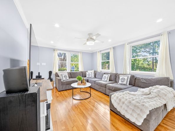 74 Rhinecliff St, Arlington MA 02476