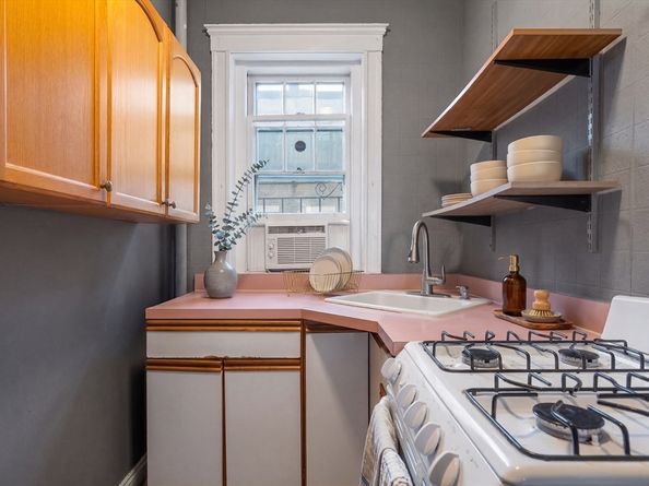 1572 Commonwealth Ave U:8, Boston MA 02135