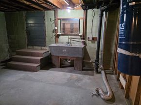 34 Wildrose Ave, Worcester MA 01602