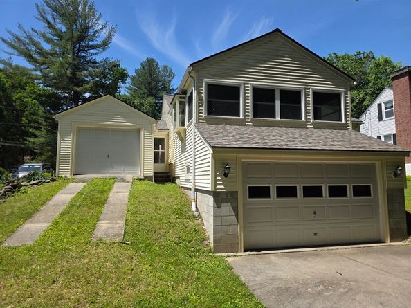 34 Wildrose Ave, Worcester MA 01602
