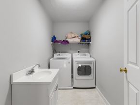15 Mars Dr, Shrewsbury MA 01545