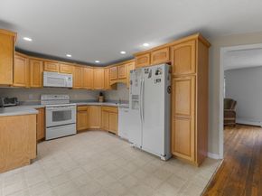 15 Mars Dr, Shrewsbury MA 01545