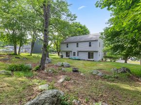 15 Mars Dr, Shrewsbury MA 01545