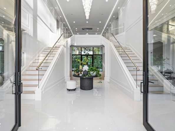 33 Sears Rd, Brookline MA 02445
