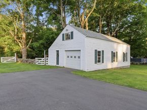 834 Pleasant St, Athol MA 01331