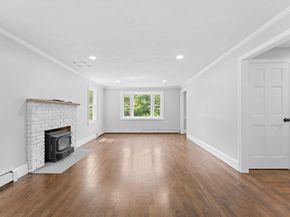 5 Tuckoosa Cir, Bridgewater MA 02324