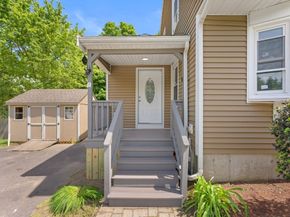5 Tuckoosa Cir, Bridgewater MA 02324
