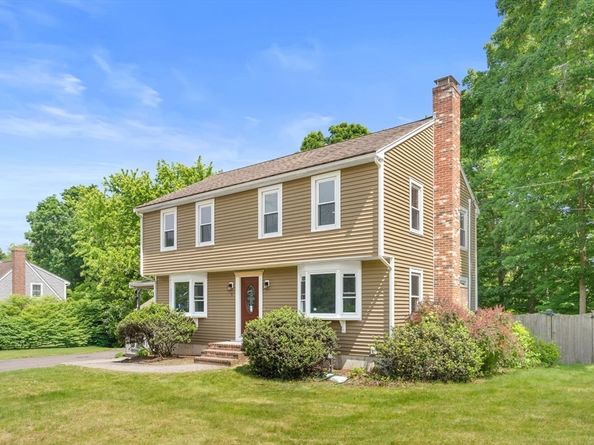 5 Tuckoosa Cir, Bridgewater MA 02324