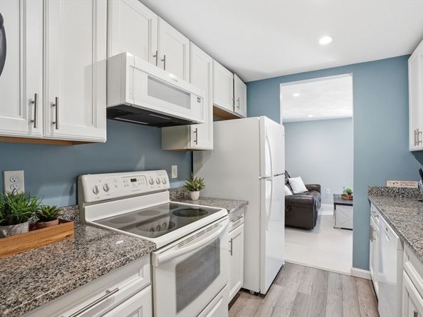 107 Patrick Rd 107, Tewksbury MA 01876