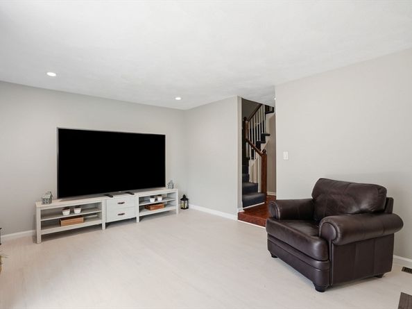 107 Patrick Rd 107, Tewksbury MA 01876