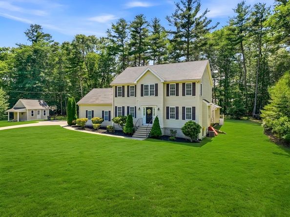 88 Northbridge St, Mendon MA 01756