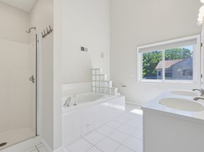 33 Half Crown Cir 33, Ashland MA 01721