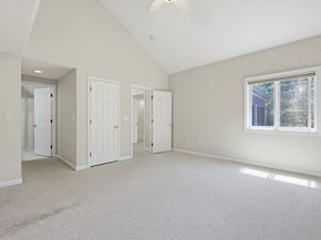 33 Half Crown Cir 33, Ashland MA 01721