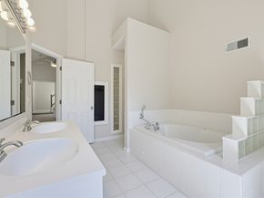 33 Half Crown Cir 33, Ashland MA 01721