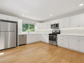33 Half Crown Cir 33, Ashland MA 01721