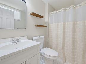 33 Half Crown Cir 33, Ashland MA 01721