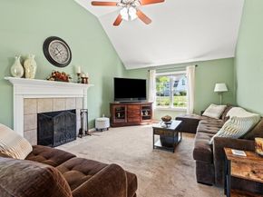 9 Gannett Way, Hopedale MA 01747