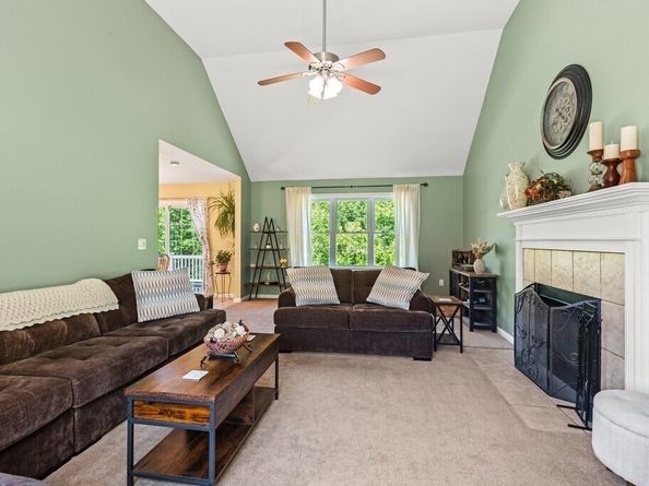 9 Gannett Way, Hopedale MA 01747