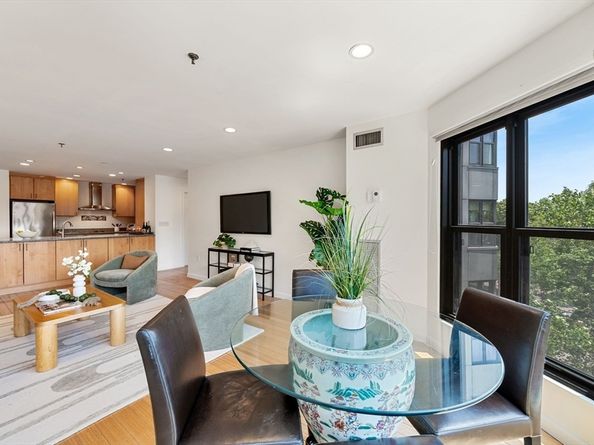 16 Harcourt St 4C, Boston MA 02116