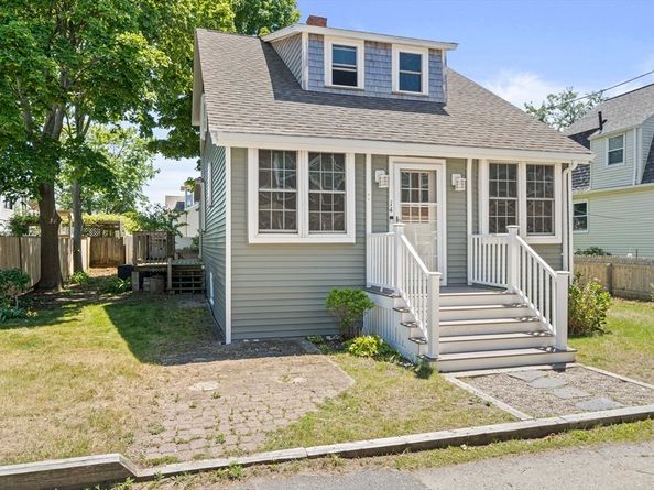 14 L St, Hull MA 02045