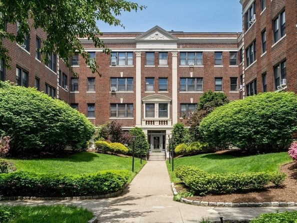 141 Englewood Ave 23, Boston MA 02135