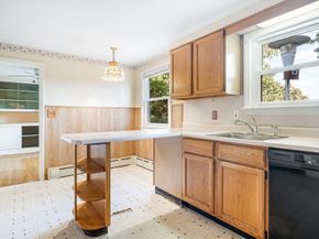 45 Indian Hill Rd, Worcester MA 01606