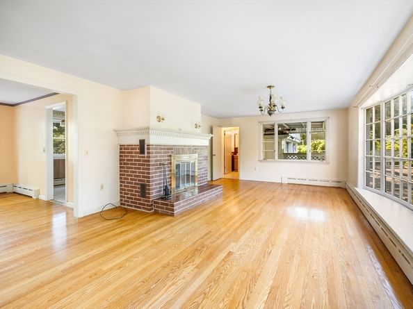 45 Indian Hill Rd, Worcester MA 01606