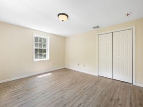 140 Paradise Ln, Sturbridge MA 01518