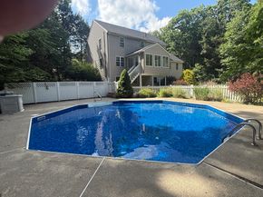 140 Paradise Ln, Sturbridge MA 01518
