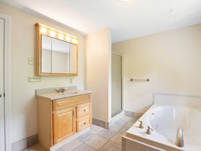 140 Paradise Ln, Sturbridge MA 01518