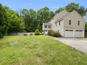 140 Paradise Ln, Sturbridge MA 01518
