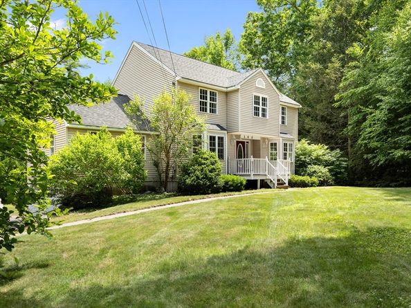 140 Paradise Ln, Sturbridge MA 01518