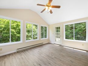 140 Paradise Ln, Sturbridge MA 01518