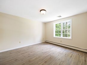 140 Paradise Ln, Sturbridge MA 01518