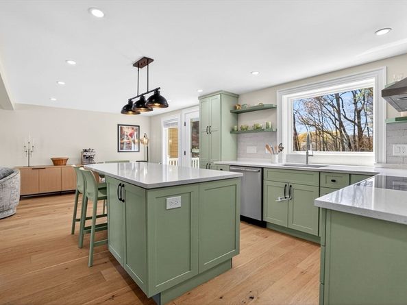 43 Rivers Ln, Malden MA 02148