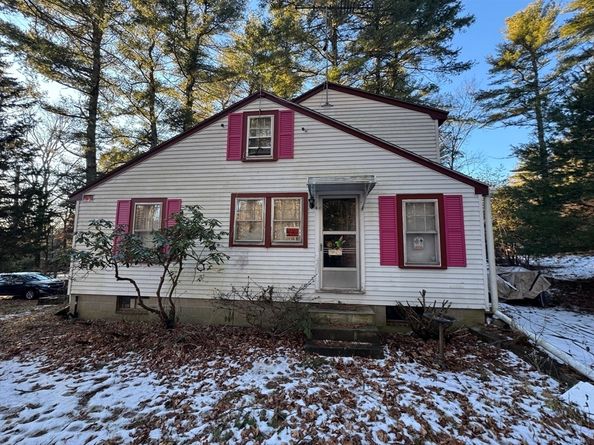 98 Medway St, Norfolk MA 02056