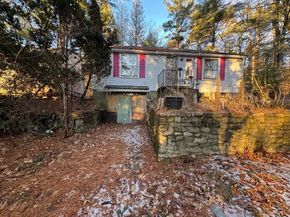 98 Medway St, Norfolk MA 02056