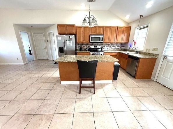 141 Cournoyer Blvd, Southbridge MA 01550