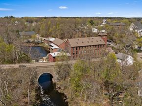 14 Sanford St 61, Medway MA 02053