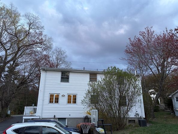 112 Marlboro Rd, Southborough MA 01772