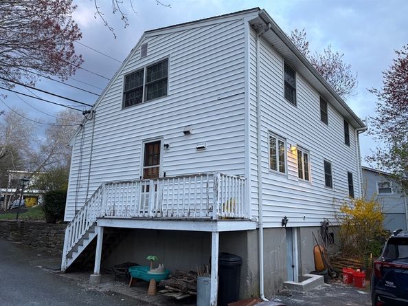 112 Marlboro Rd, Southborough MA 01772