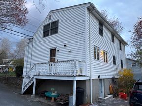 112 Marlboro Rd, Southborough MA 01772