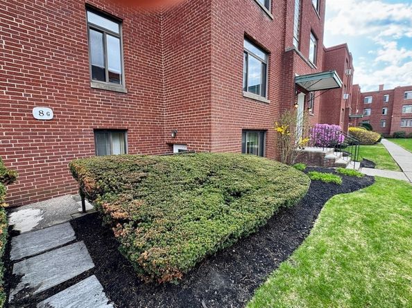 8 Ashland Street 8G, Worcester MA 01609