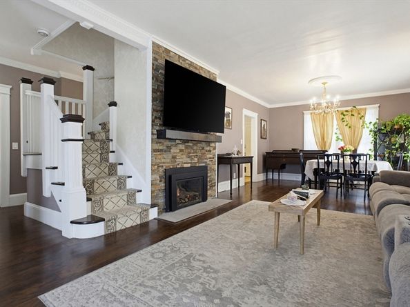 4 Hamill Rd, Worcester MA 01602
