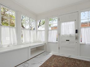 4 Hamill Rd, Worcester MA 01602