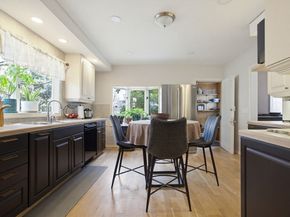 4 Hamill Rd, Worcester MA 01602