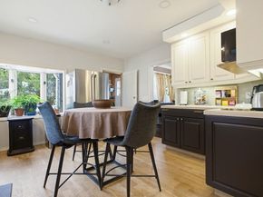 4 Hamill Rd, Worcester MA 01602