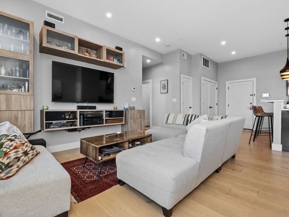 60 Cross St E 320, Somerville MA 02145