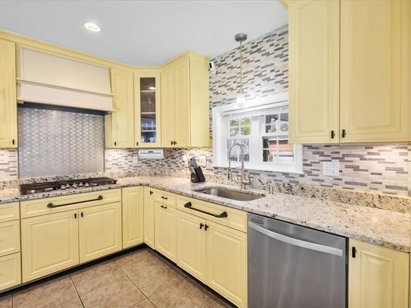 32 Byron Ave, Brockton MA 02301