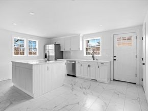 115 Bunker Hill Ln, Quincy MA 02169